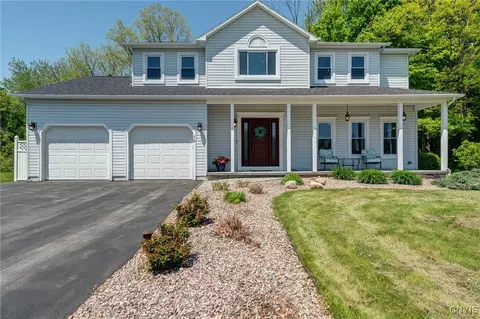 30 Orangewood Dr, Liverpool, NY 13090