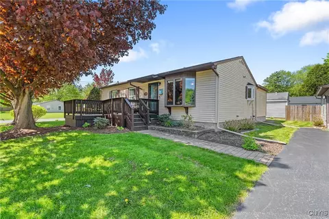 201 Snowdale Dr, Van Buren, NY 13209