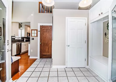 Entry Way - 210 Wellington Rd, Syracuse, NY 13214 photo 3 of 5
