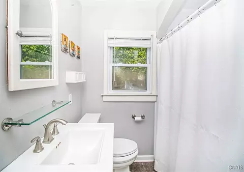Bath - 210 Wellington Rd, Syracuse, NY 13214 photo 3 of 4