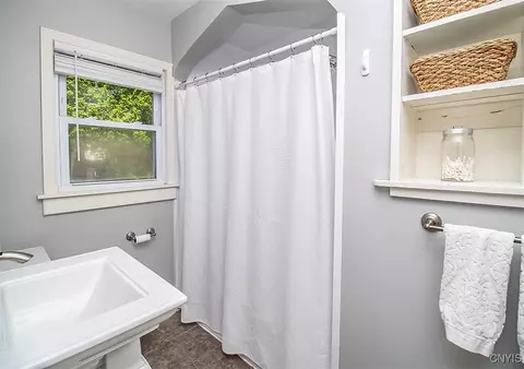 Bath - 210 Wellington Rd, Syracuse, NY 13214 photo 4 of 4