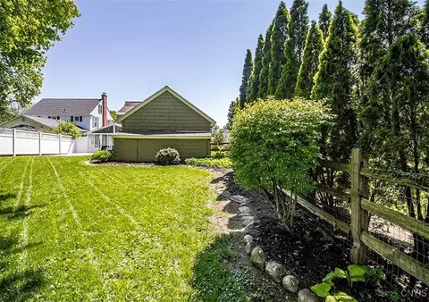 Exterior - 210 Wellington Rd, Syracuse, NY 13214 photo 6 of 10