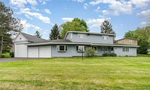 28 Elm Hill Way, Camillus, NY 13031