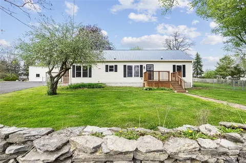542 Lakeview Dr, Brownville, NY 13615