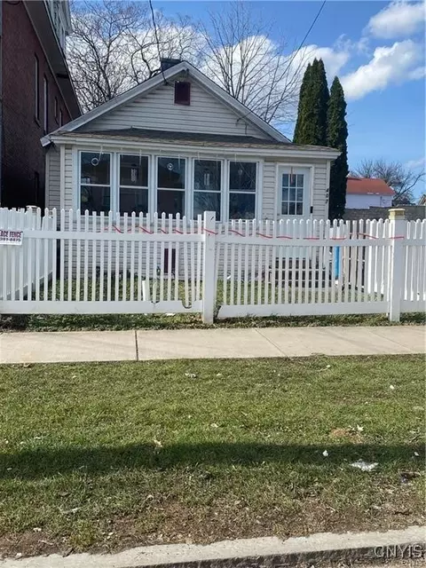 407 Pond St, Syracuse, NY 13208