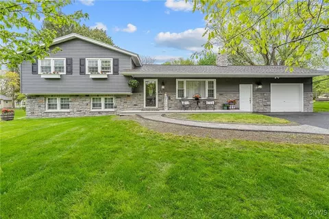 4966 Crestwood Ln, Onondaga, NY 13215