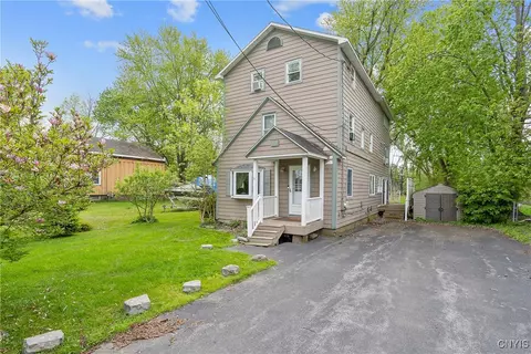 7421 Surbrook Rd, Lysander, NY 13027