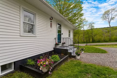 6866 Truxton Tully Rd, Tully, NY 13159