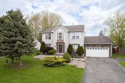8249 Dampier Cir, Liverpool, NY 13090
