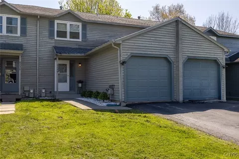 8228 Vicksburg Pl, Baldwinsville, NY 13027