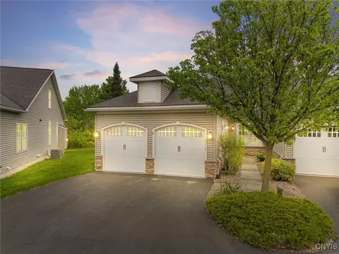 119 Star Gaze Cir, Fayetteville, NY 13066
