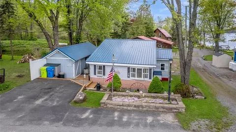21 S Lake Rd, Deruyter, NY 13052