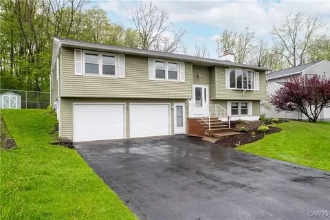7729 W New Hope W, Liverpool, NY 13090