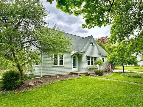 215 Washington Dr, New Hartford, NY 13413