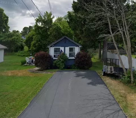 7084 7086 Lakeshore Rd, Cicero, NY 13039