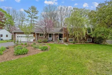9 Bishop Dr, Fayetteville, NY 13066