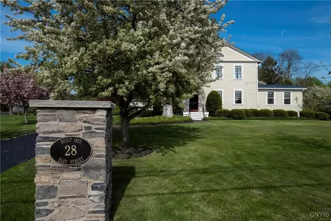 28 East St, Skaneateles, NY 13152