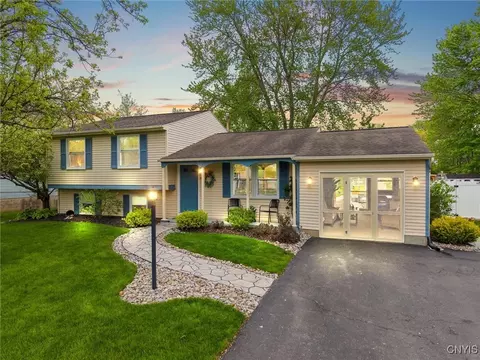 6254 Wynmoor Dr, Cicero, NY 13039