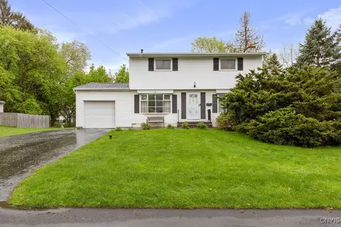 2 Dove, Liverpool, NY 13090