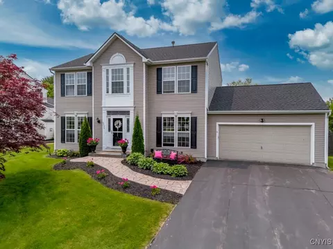 8228 Dampier Cir, Liverpool, NY 13090