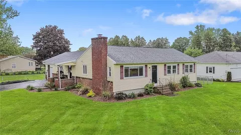 102 Patricia Ln, Kirkville, NY 13082