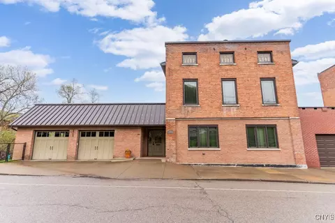 8 Mohawk St, Little Falls, NY 13365