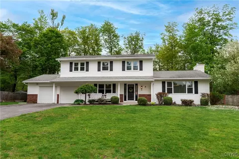18 Chateau Dr, Whitestown, NY 13492