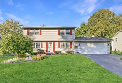 7488 Apache Ln, Salina, NY 13090