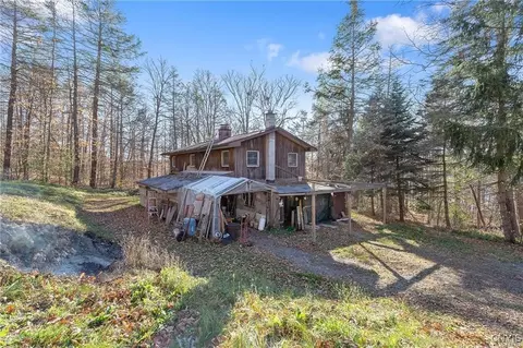 419 Glenwood Ln, Niles, NY 13021