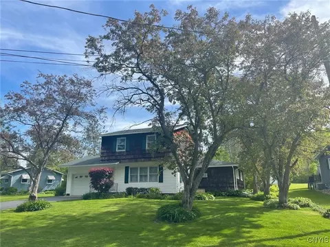 605 Birchwood Dr, Oneida, NY 13421