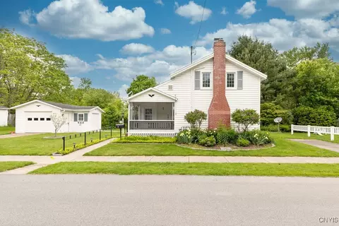 21 James St, Schroeppel, NY 13135