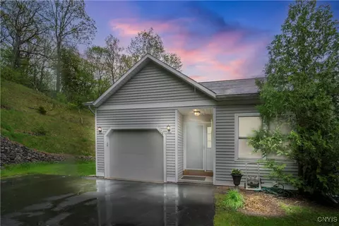 178 Timber Wolf Cir, Geddes, NY 13209
