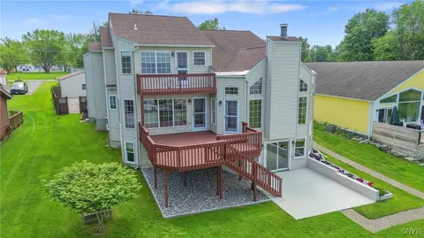 7179 Lakeshore Rd, Cicero, NY 13039