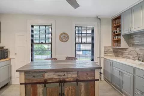 Kitchen - 237 Sunstruck Dr, Syracuse, NY 13206 photo 6 of 6