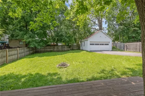 Exterior - 237 Sunstruck Dr, Syracuse, NY 13206 photo 4 of 5