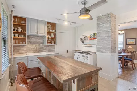 Kitchen - 237 Sunstruck Dr, Syracuse, NY 13206 photo 4 of 6