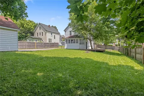 Exterior - 237 Sunstruck Dr, Syracuse, NY 13206 photo 5 of 5