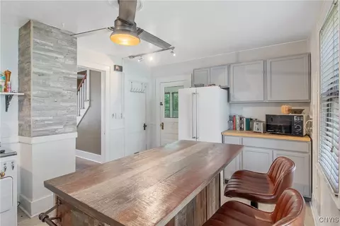 Kitchen - 237 Sunstruck Dr, Syracuse, NY 13206 photo 3 of 6