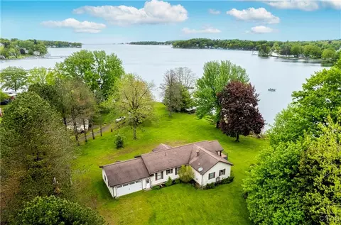14414 W Bay Rd, Sterling, NY 13156
