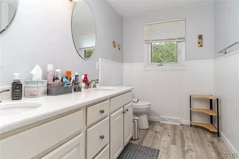 Bath - 310 Wedgewood Ter, Syracuse, NY 13214 photo 2 of 3