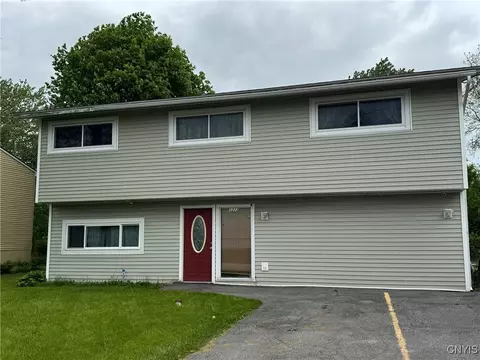 1212 Kinne St, East Syracuse, NY 13057