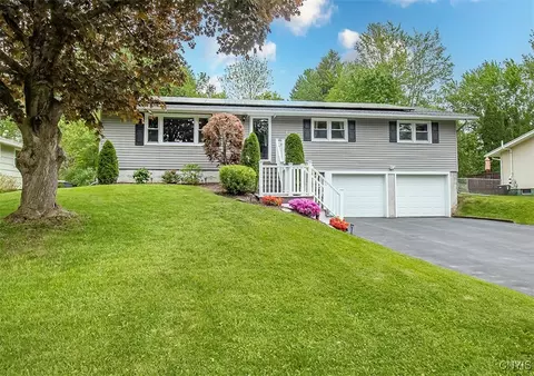 106 Peterson Dr, Camillus, NY 13031