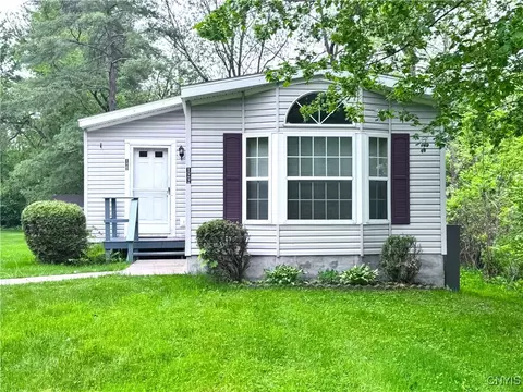 122 Country Rd, Utica, NY 13502