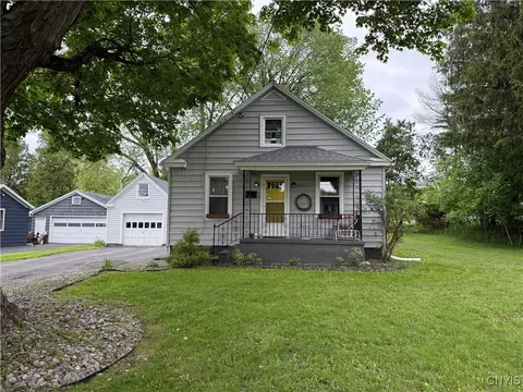 41 Young Ave, New York Mills, NY 13417