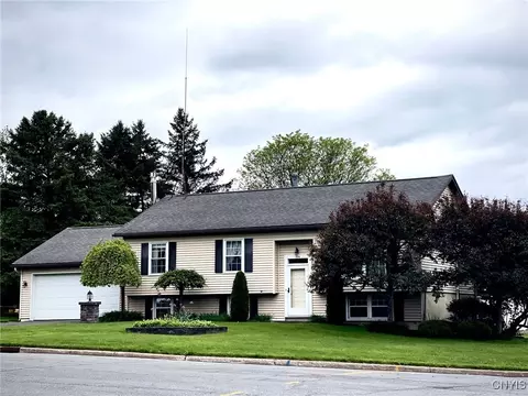 556 Stoneleigh Rd, Oneida, NY 13421