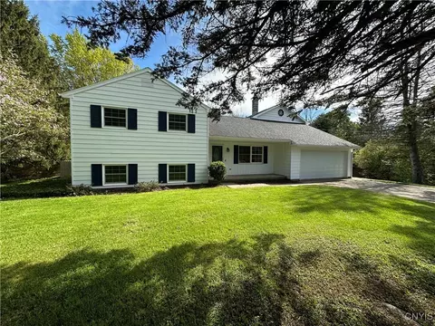 25 Highmore Dr, Oswego, NY 13126