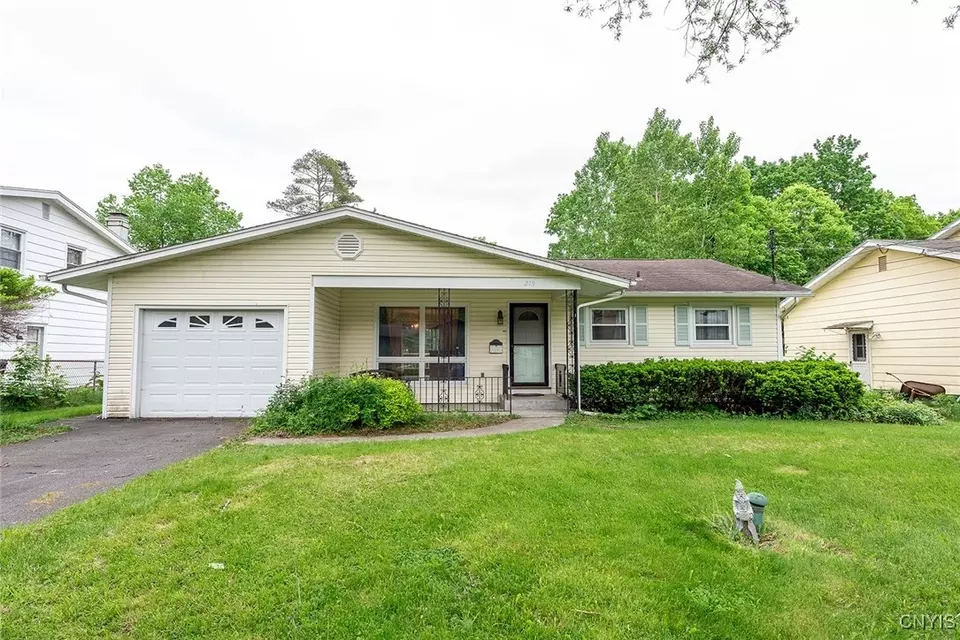 Exterior - 219 Longmeadow Dr, Syracuse, NY 13205 photo 1 of 10