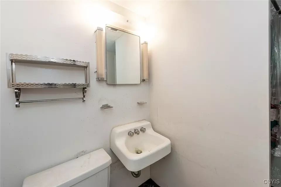 Bath - 219 Longmeadow Dr, Syracuse, NY 13205 photo 5 of 5