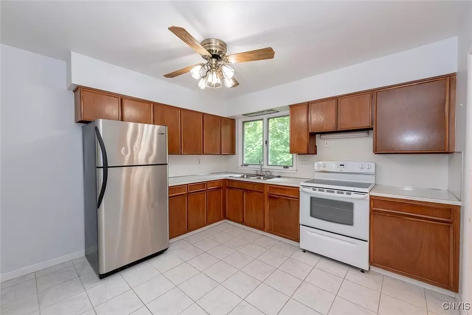 Kitchen - 219 Longmeadow Dr, Syracuse, NY 13205 photo 1 of 3