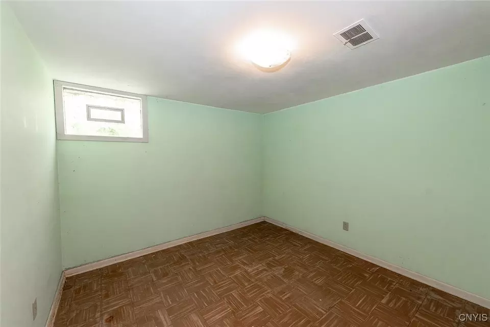 Bedroom - 219 Longmeadow Dr, Syracuse, NY 13205 photo 13 of 14